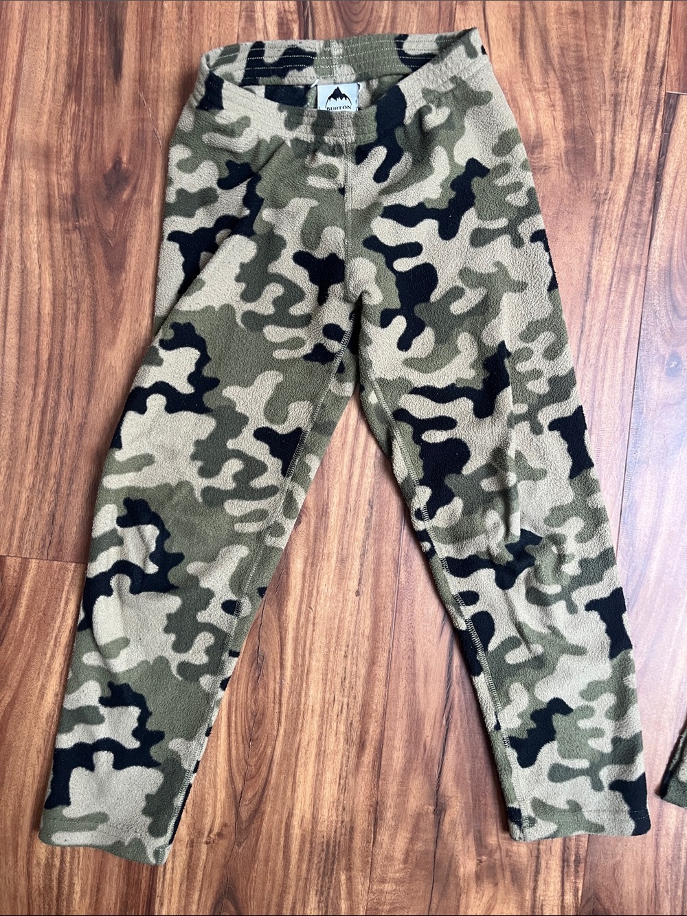 BURTON Camo Fleece Top and Pant Set - Picture 6 of 8